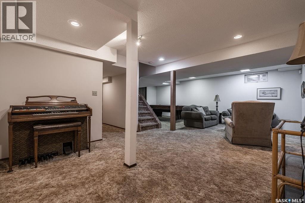 122 Wakaw Crescent, Saskatoon, SK