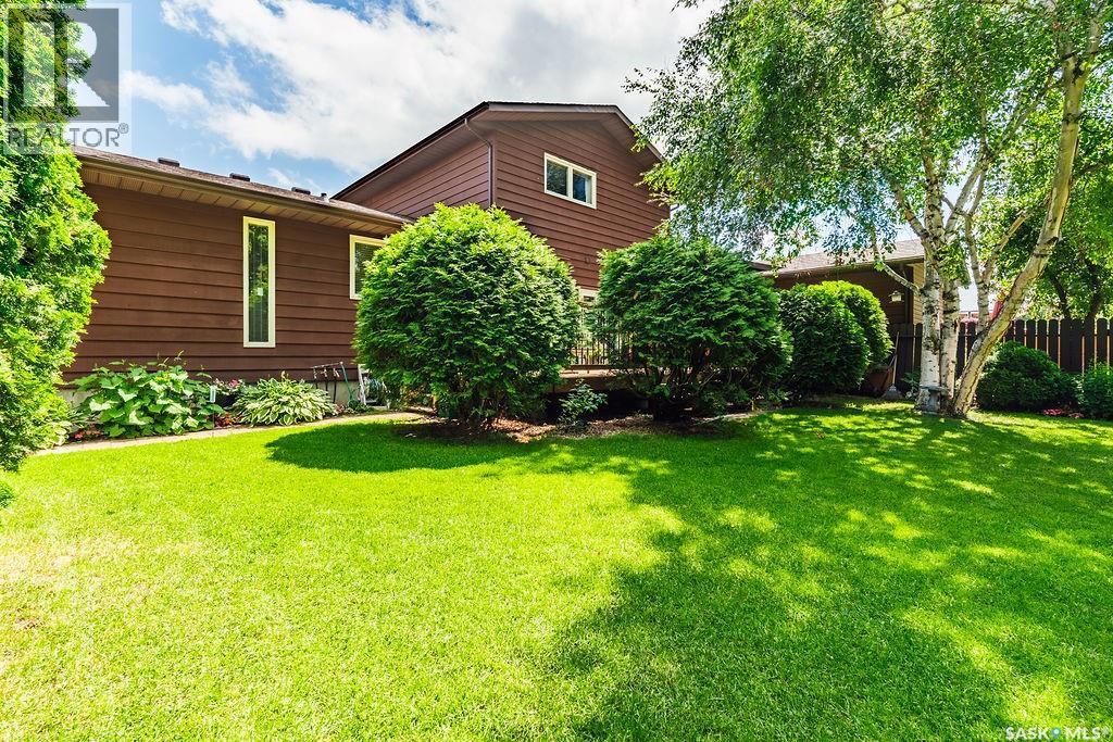 122 Wakaw Crescent, Saskatoon, SK