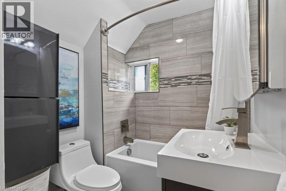 427 Jackson Street W, Hamilton, ON