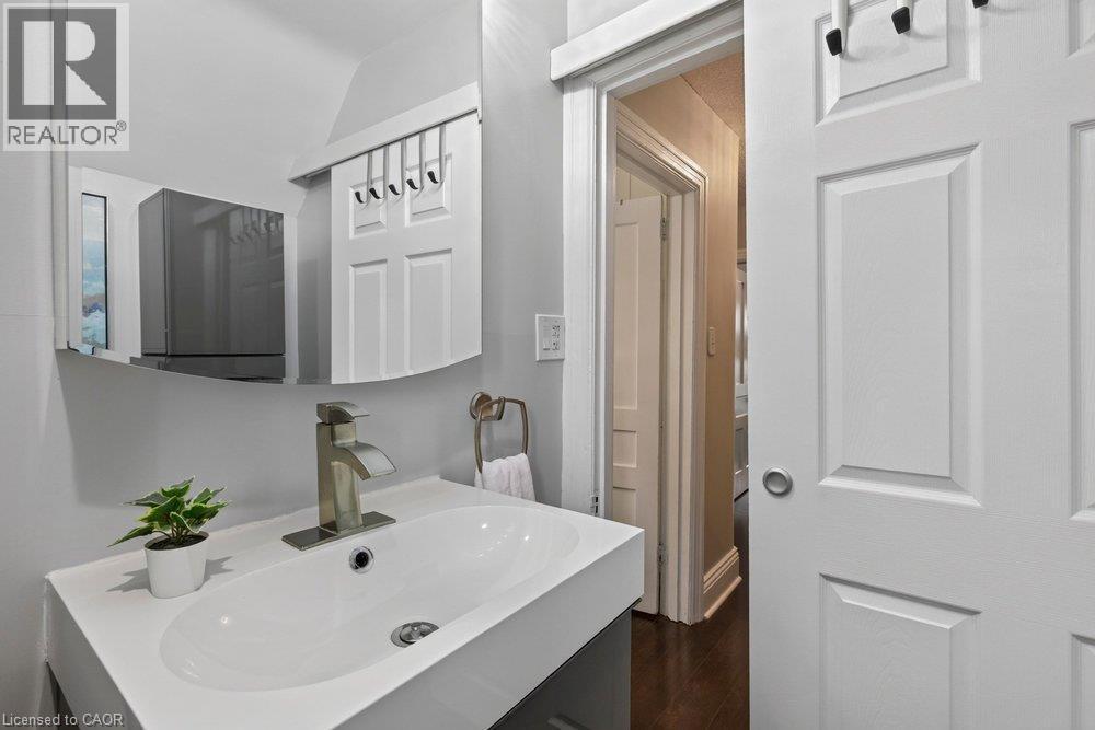427 Jackson Street W, Hamilton, ON