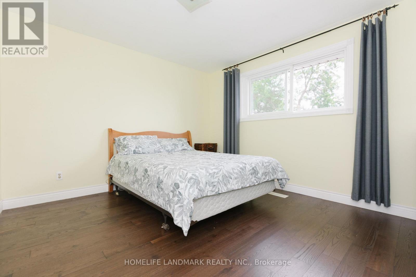 2419 Cashmere Avenue, Mississauga, ON