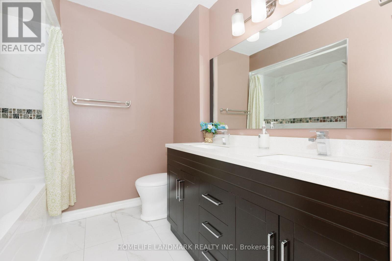 2419 Cashmere Avenue, Mississauga, ON