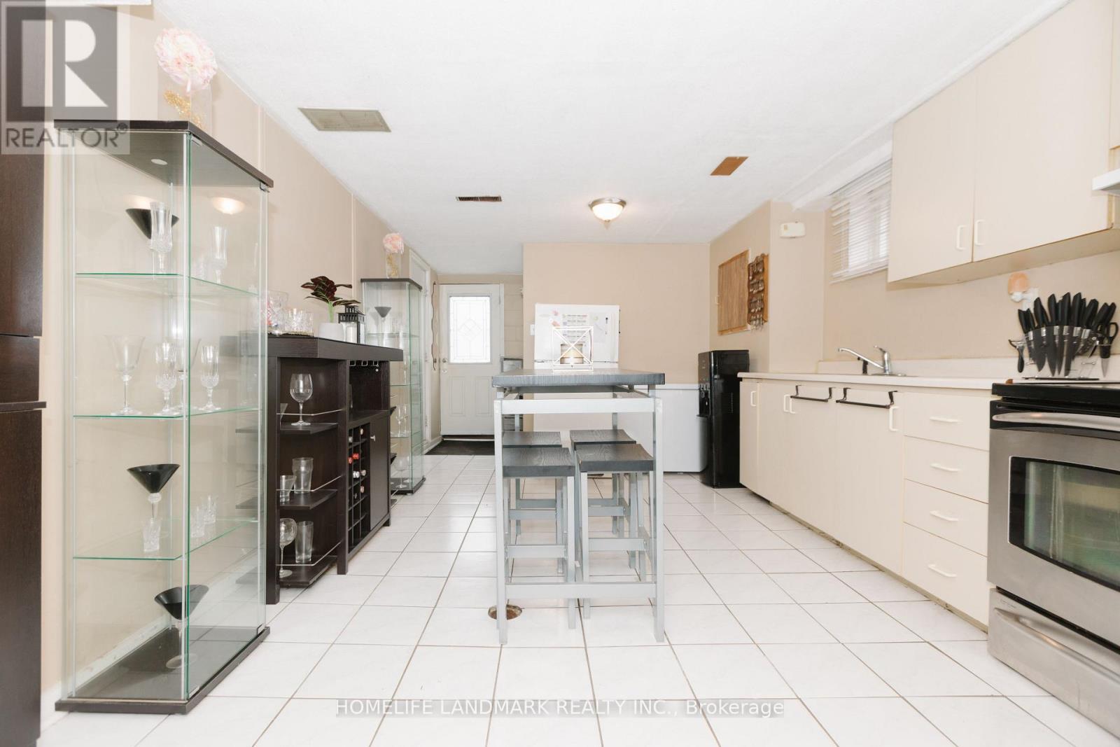 2419 Cashmere Avenue, Mississauga, ON
