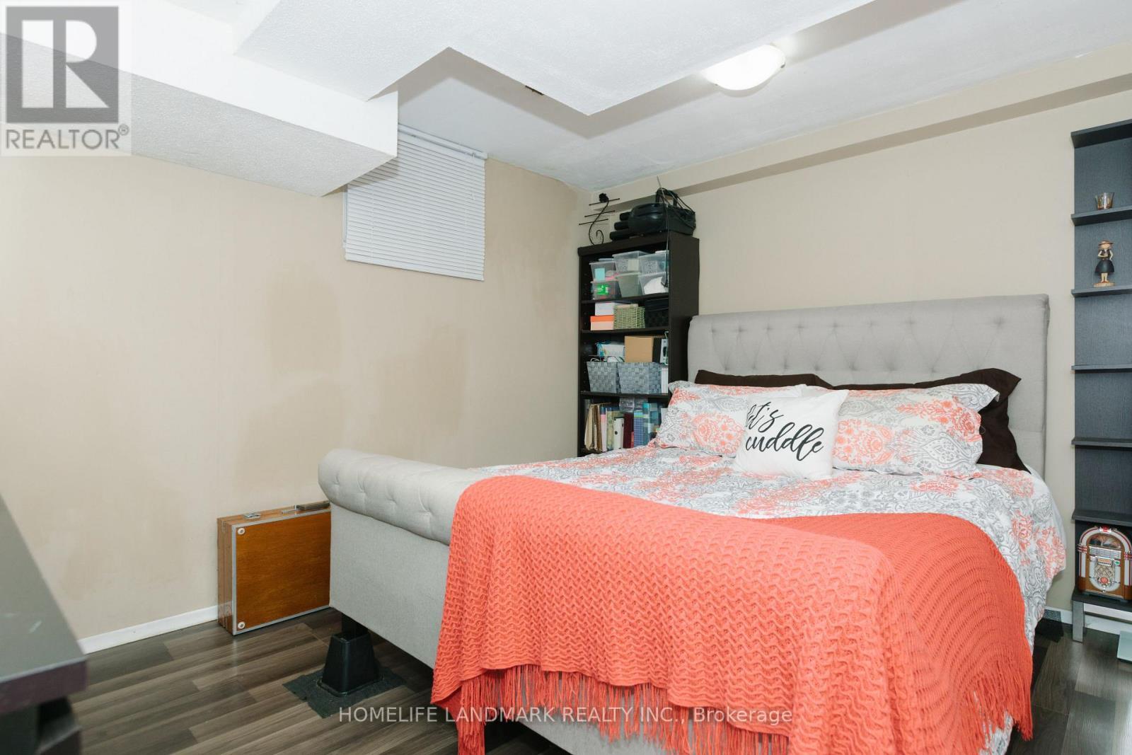 2419 Cashmere Avenue, Mississauga, ON