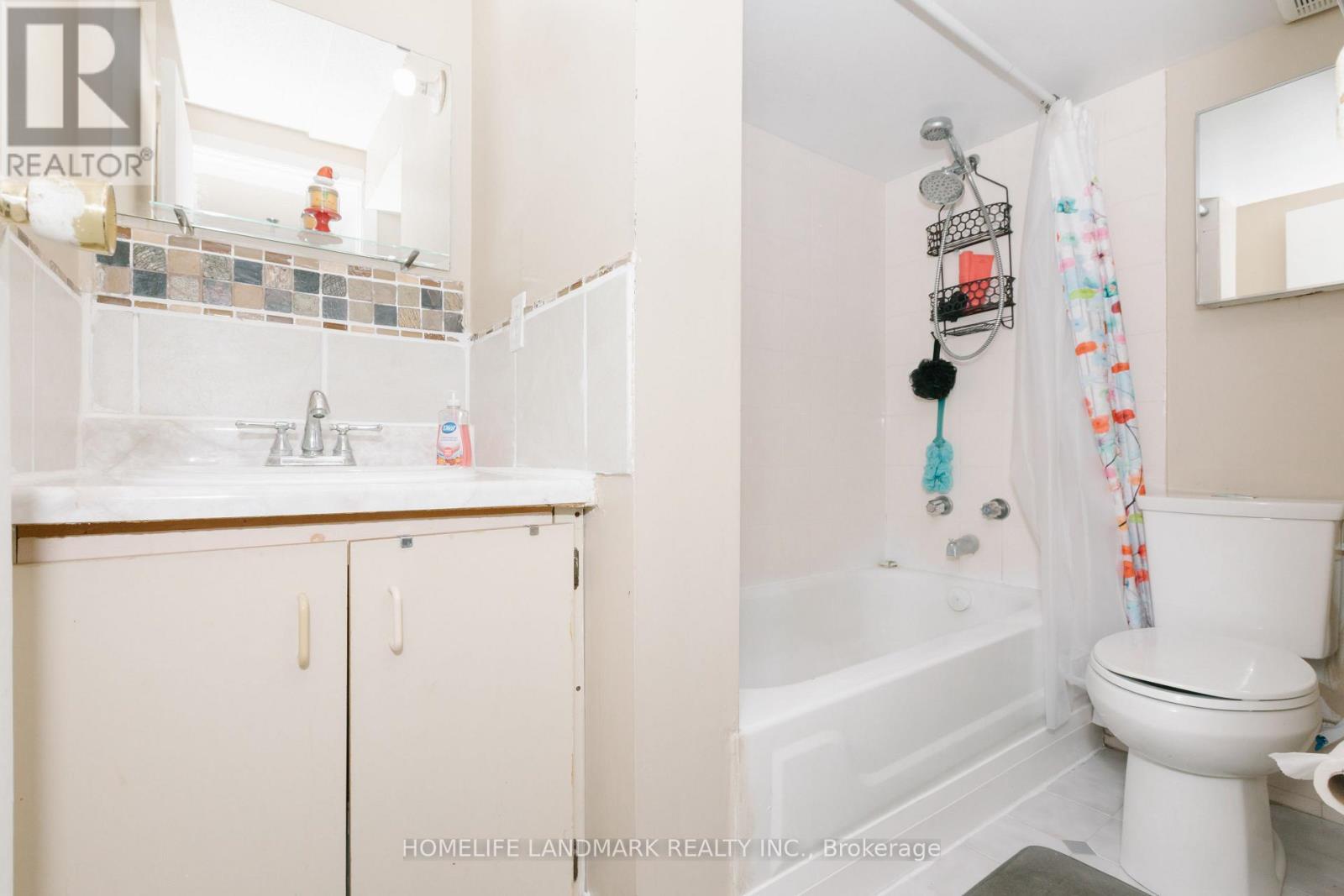 2419 Cashmere Avenue, Mississauga, ON