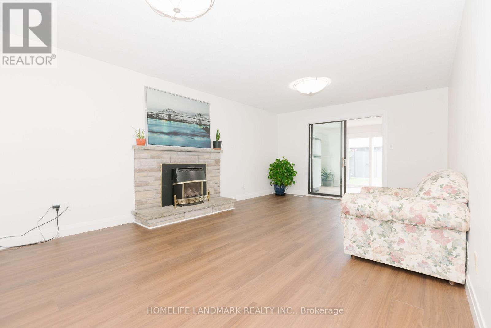 2419 Cashmere Avenue, Mississauga, ON