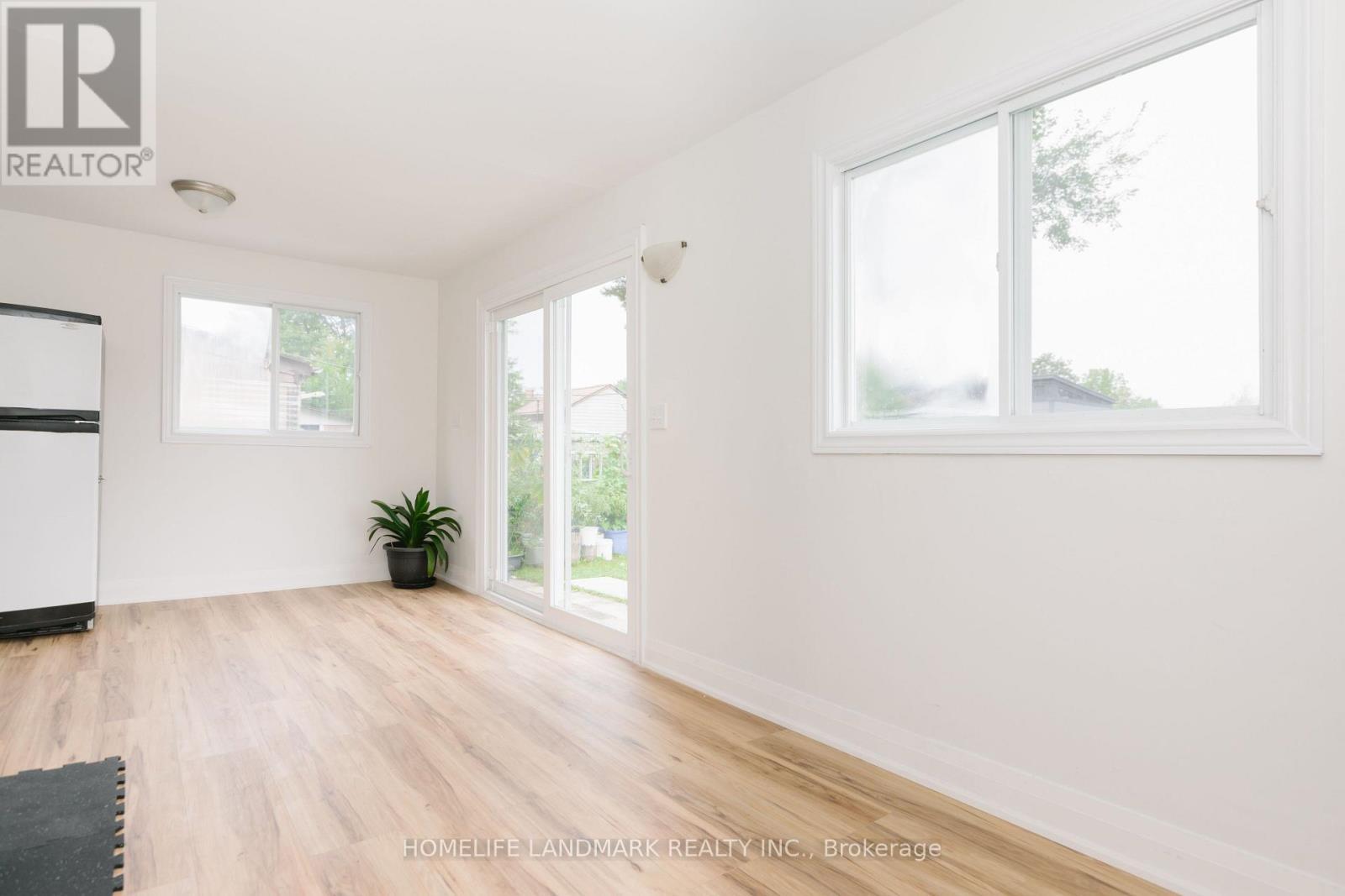 2419 Cashmere Avenue, Mississauga, ON