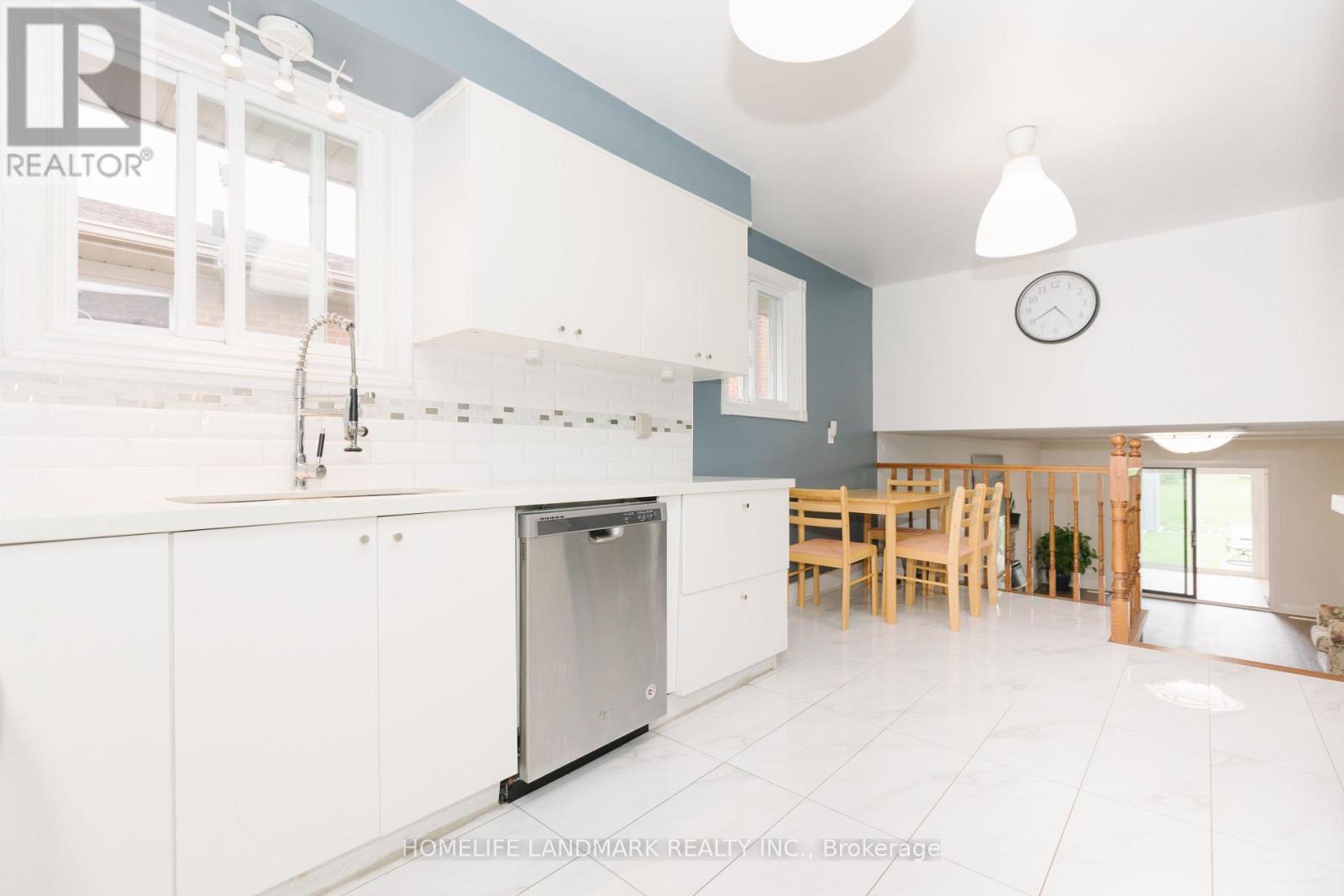 2419 Cashmere Avenue, Mississauga, ON