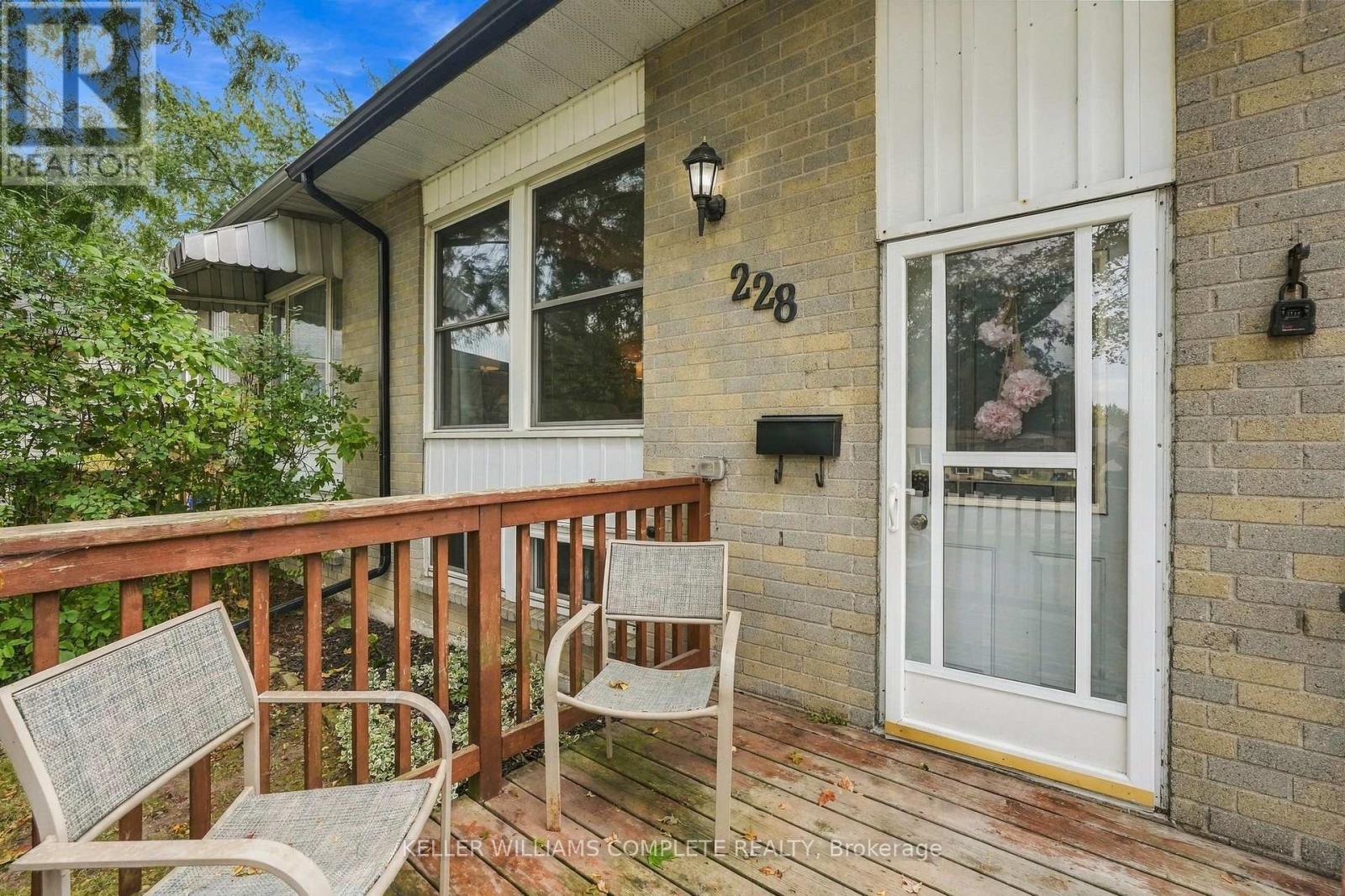 228 Golden Orchard Drive, Hamilton, ON