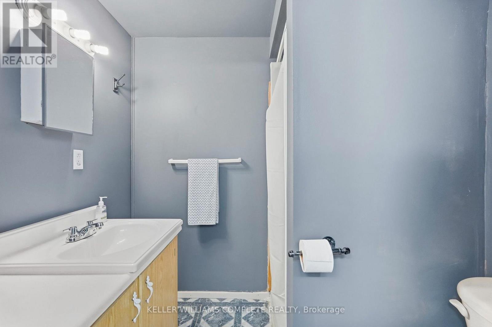 228 Golden Orchard Drive, Hamilton, ON