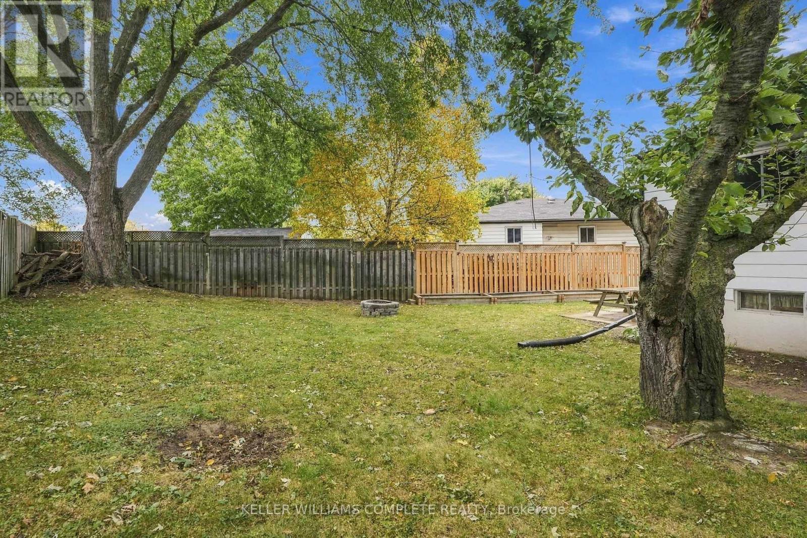 228 Golden Orchard Drive, Hamilton, ON