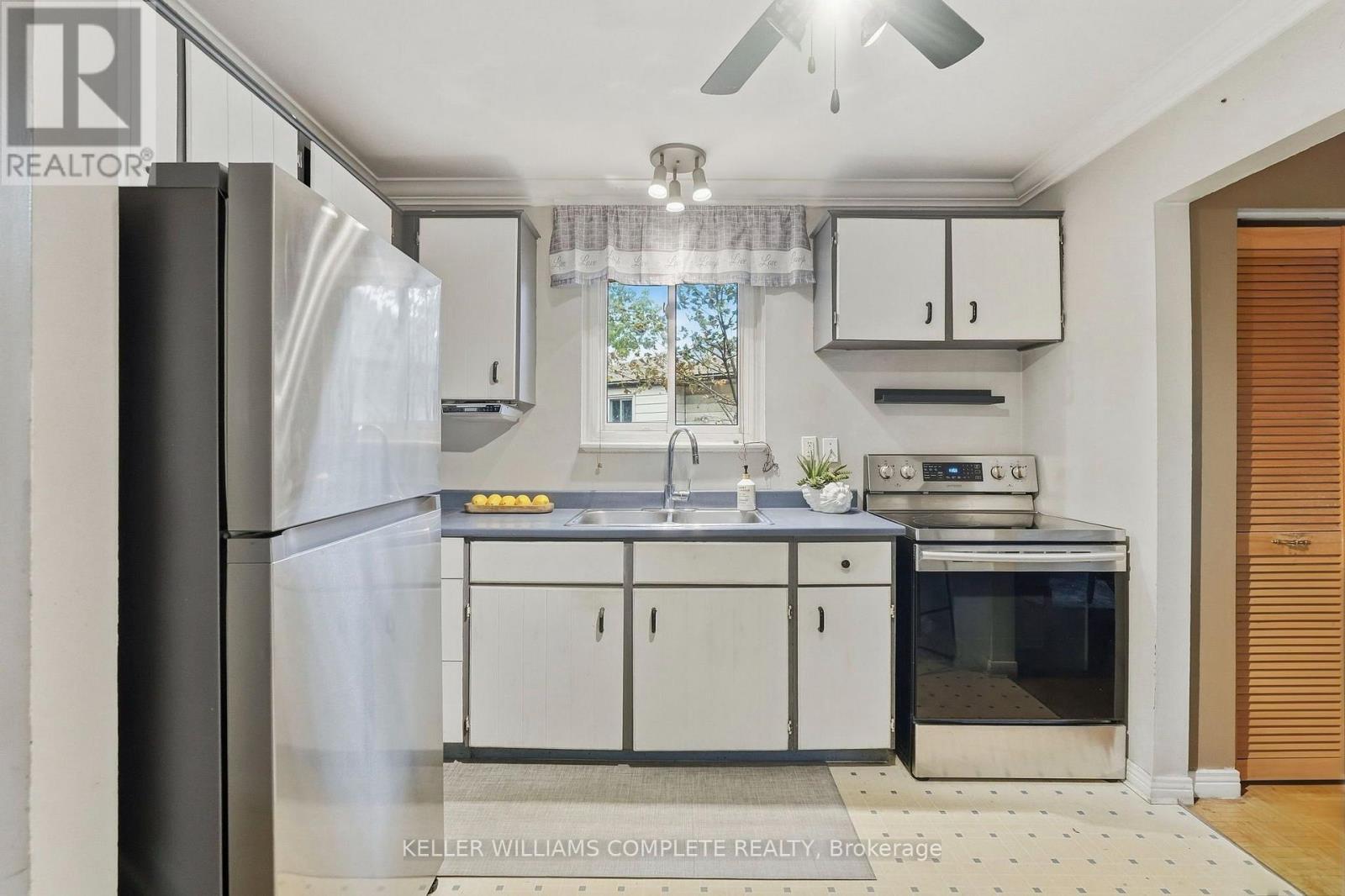 228 Golden Orchard Drive, Hamilton, ON