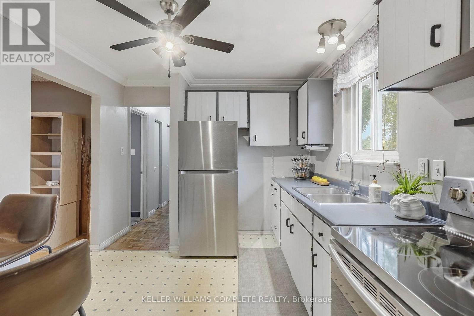 228 Golden Orchard Drive, Hamilton, ON