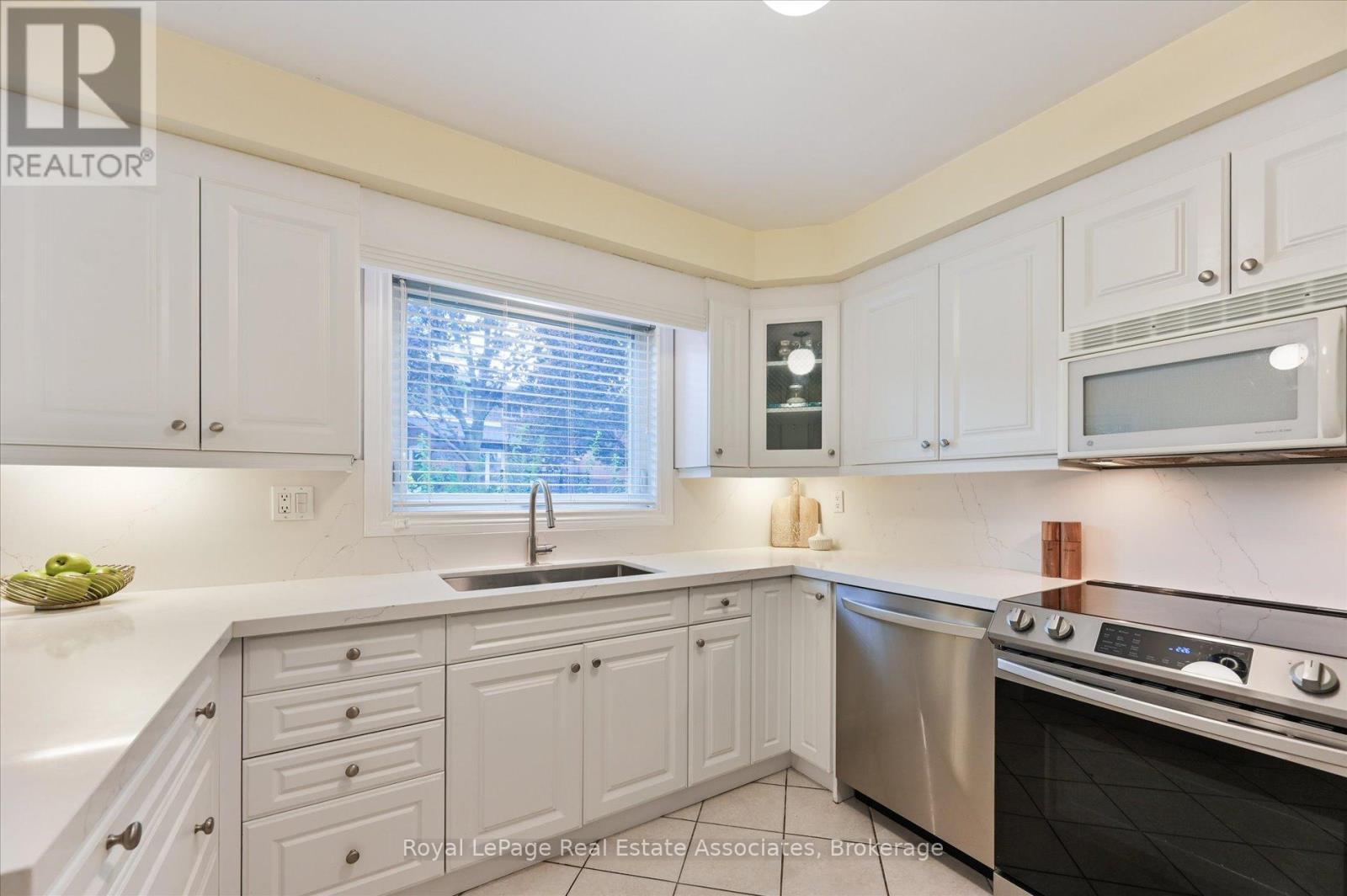 7164 Danton Promenade, Mississauga, ON