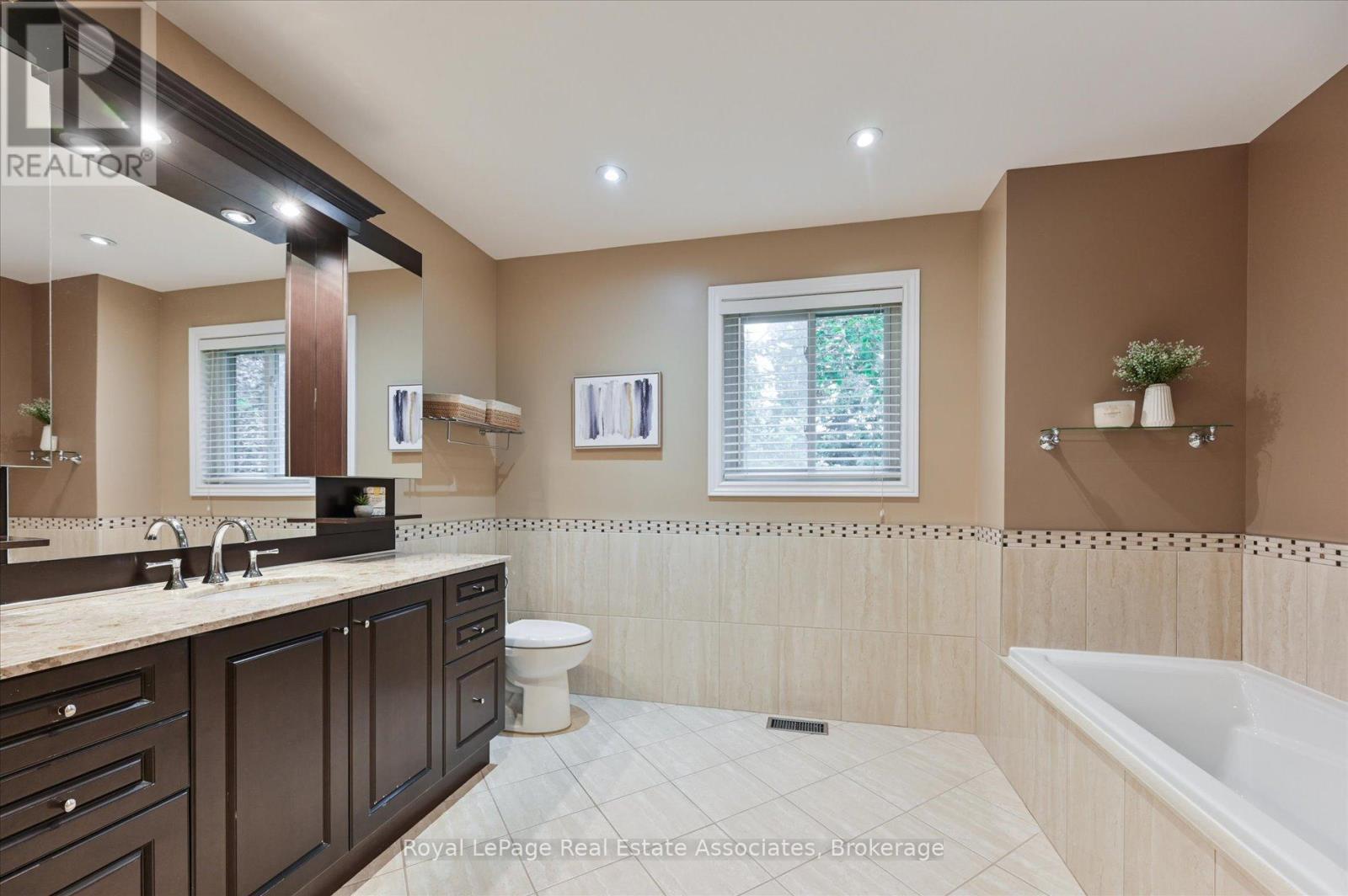 7164 Danton Promenade, Mississauga, ON