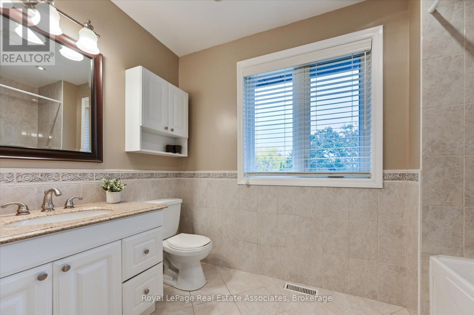 7164 Danton Promenade, Mississauga, ON