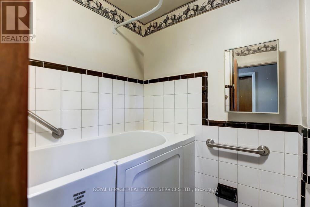 1463 Garnet Avenue, Mississauga, ON