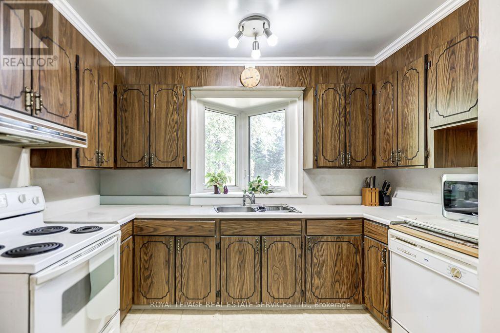 1463 Garnet Avenue, Mississauga, ON
