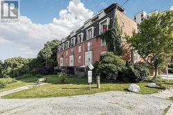 106 - 870 JANE STREET Toronto, ON M6N 4C2