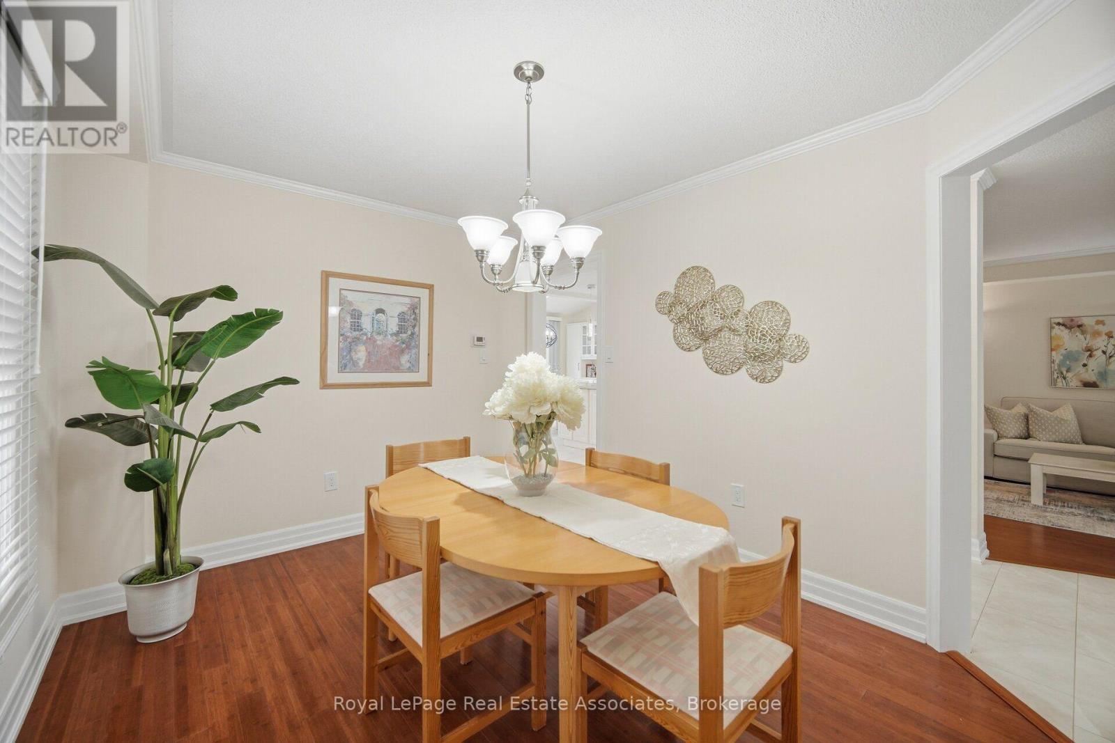 Separate formal dining room - 5923 Tweed Court, Mississauga, ON