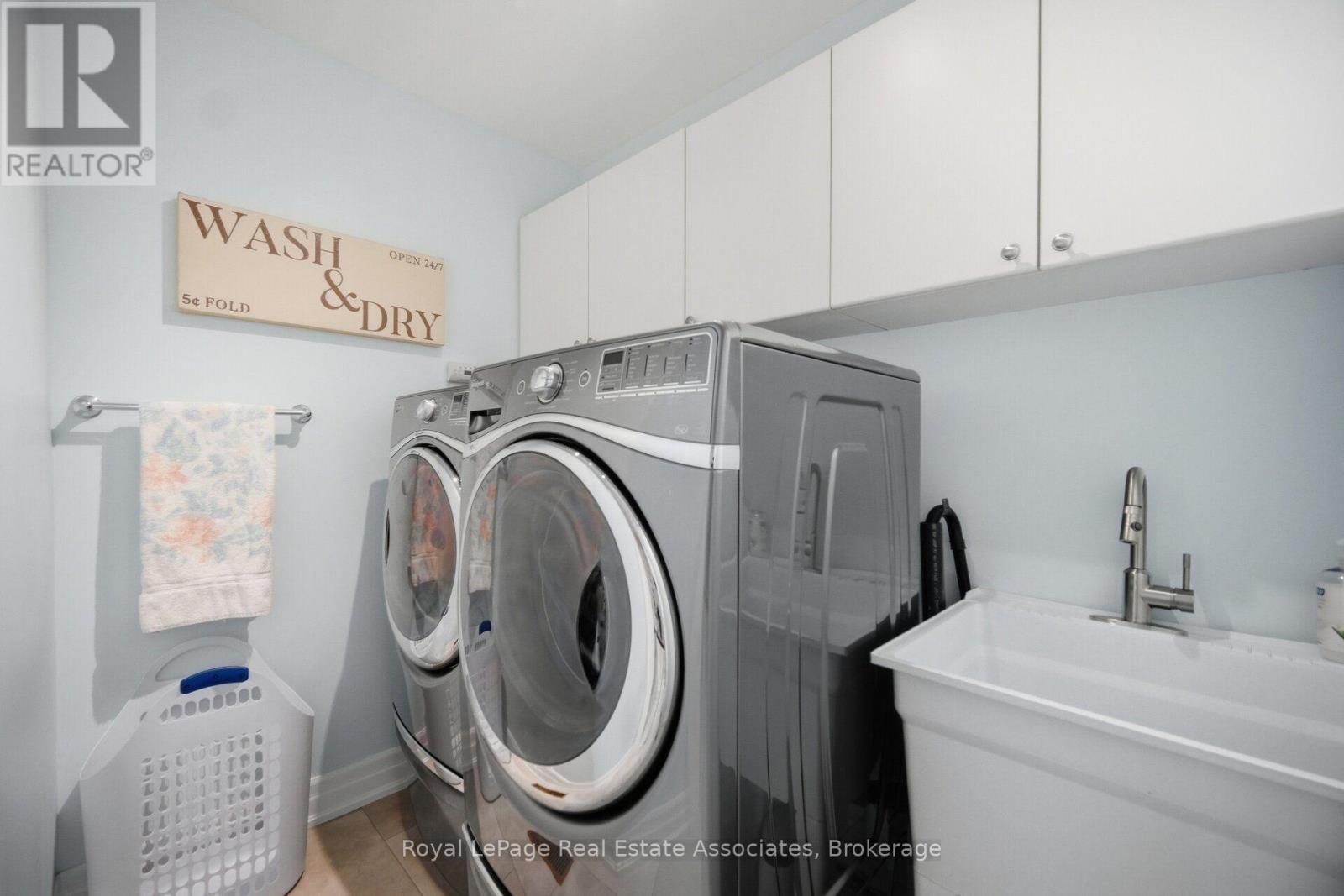 Main floor laundry roon - 5923 Tweed Court, Mississauga, ON