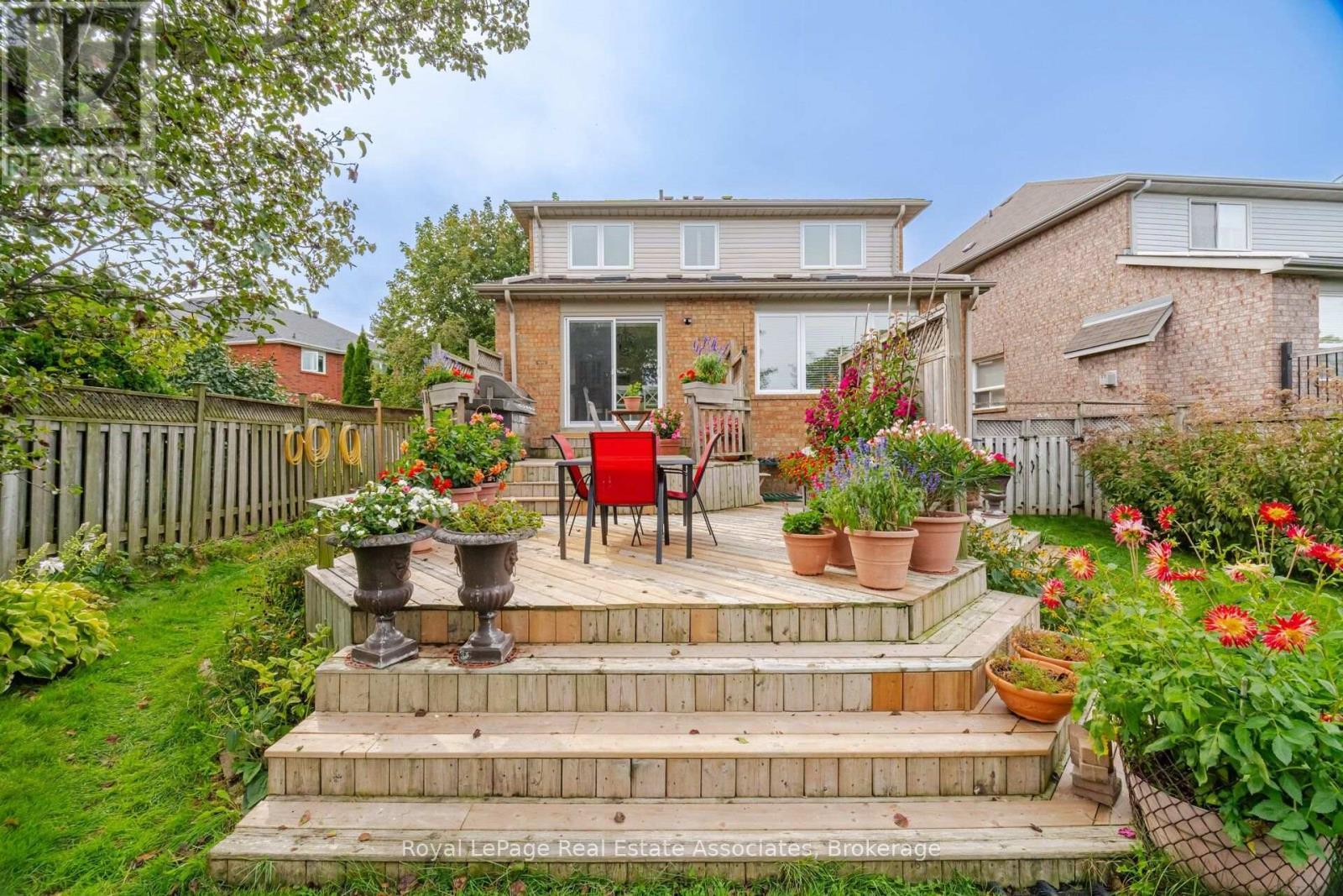 Abundant seating space - 5923 Tweed Court, Mississauga, ON