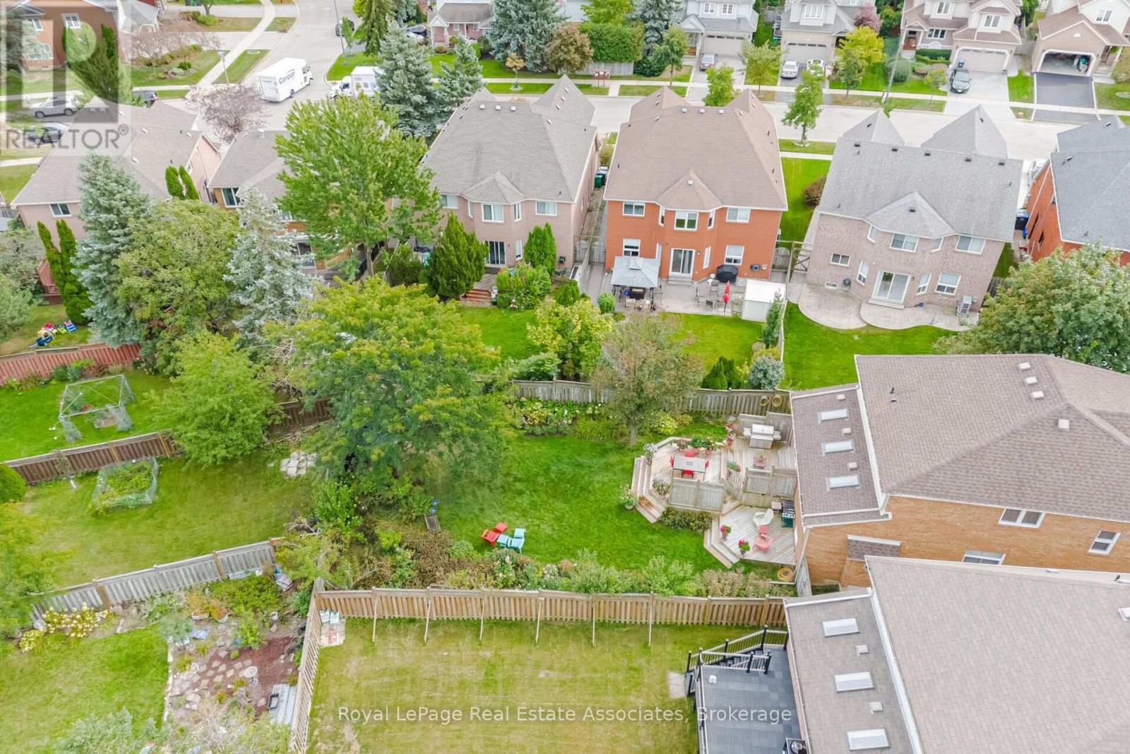 Rare backyard of this size! - 5923 Tweed Court, Mississauga, ON