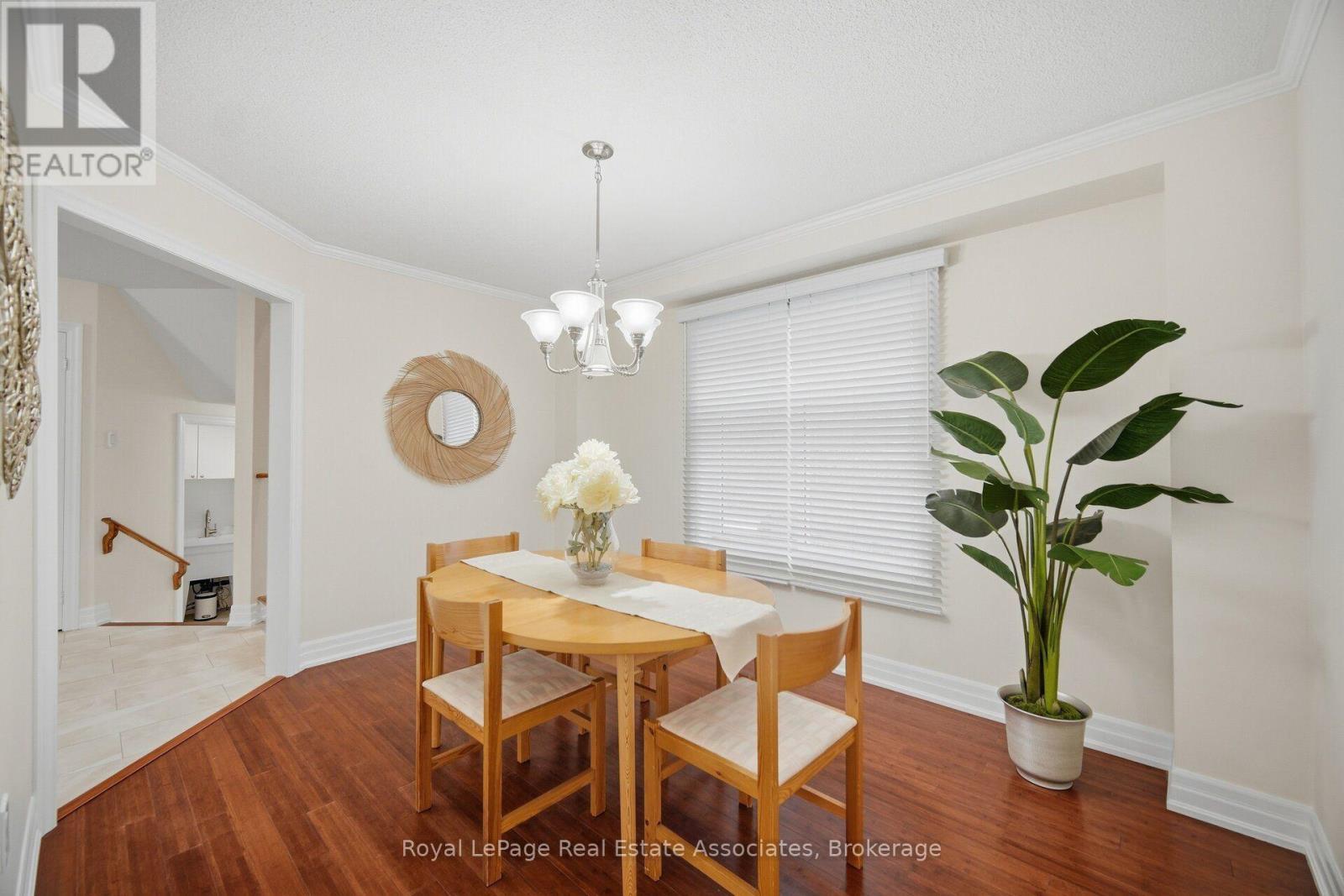 Separate formal dining room - 5923 Tweed Court, Mississauga, ON