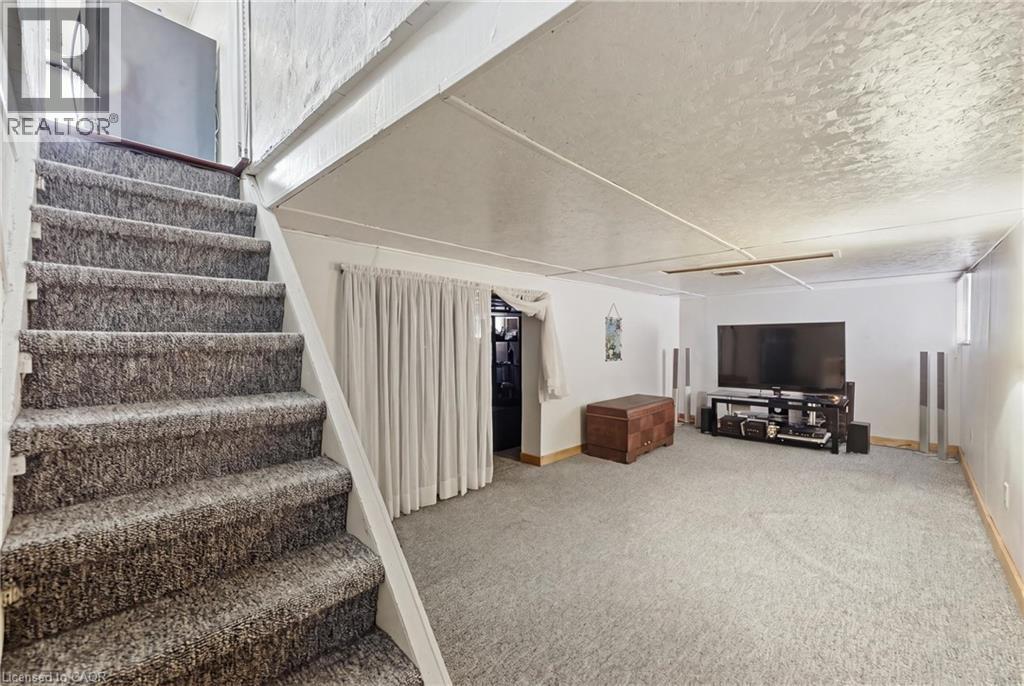 84 Barons Avenue N, Hamilton, ON