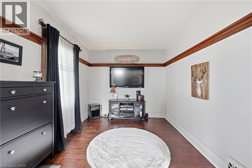 84 Barons Avenue N, Hamilton, ON
