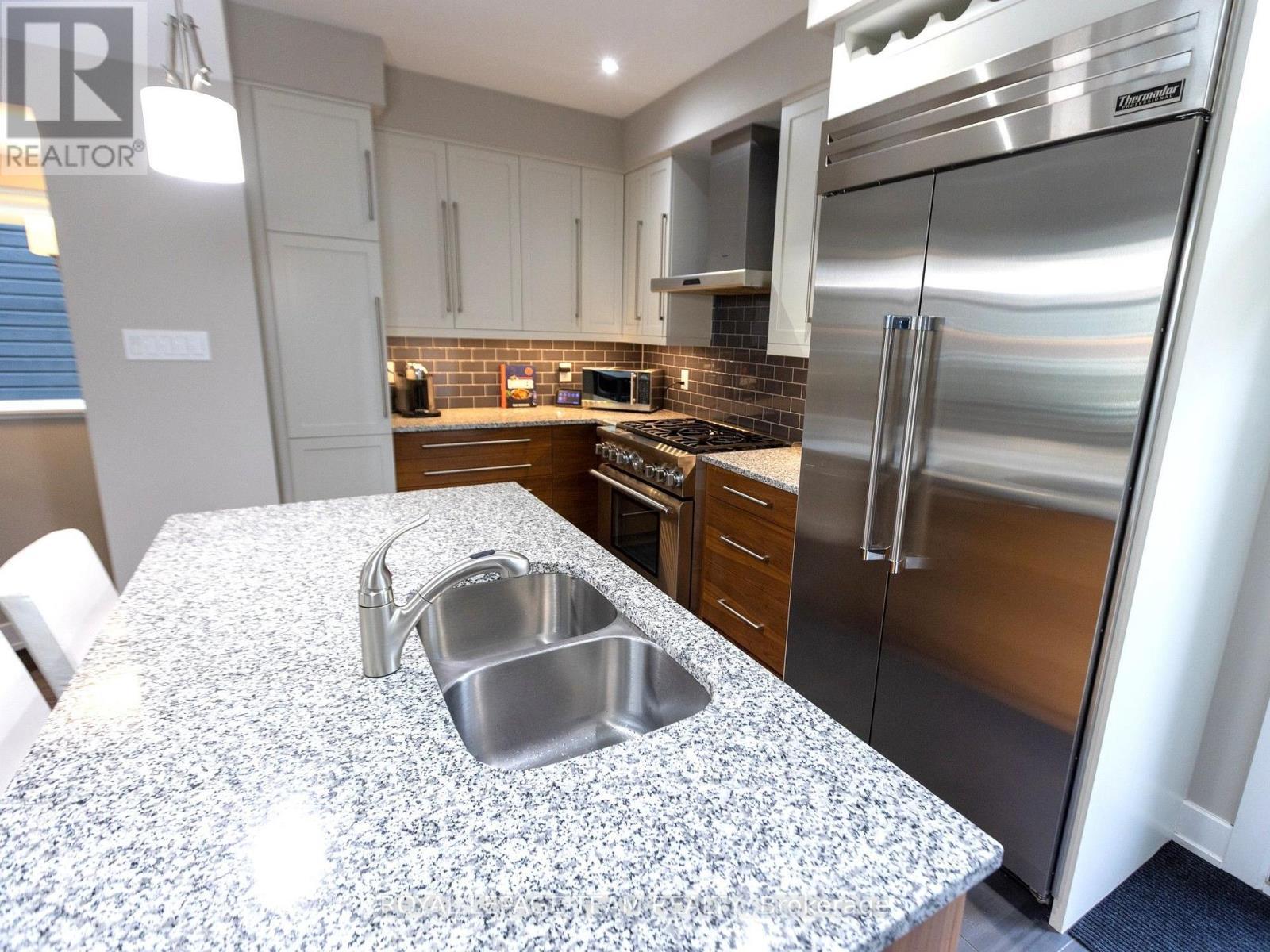 110 Greenfield Avenue, Ottawa, ON