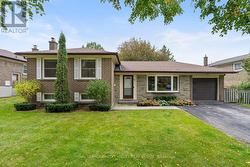 62 SUMMERSIDE CRESCENT Toronto, ON M2H 1X1