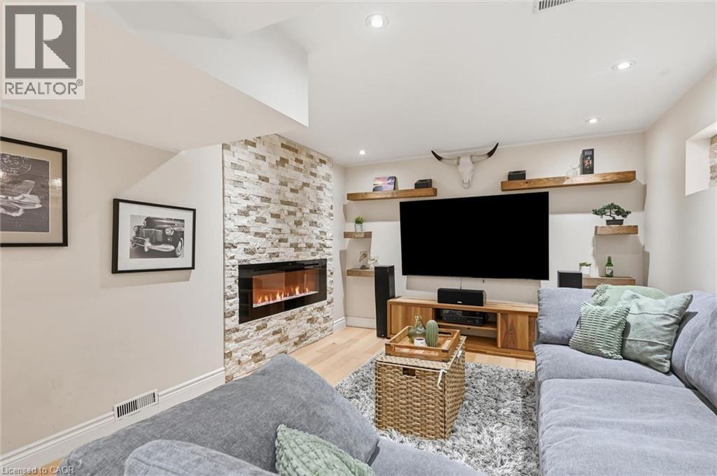 5474 Schueller Crescent, Burlington, ON