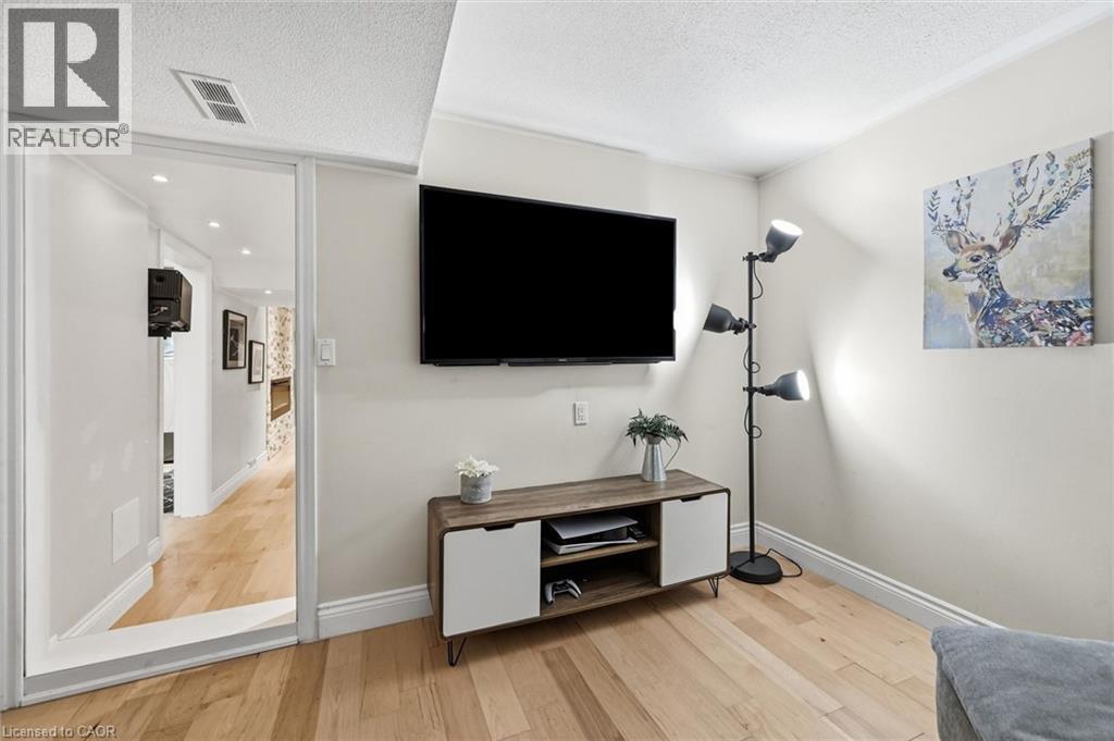 5474 Schueller Crescent, Burlington, ON