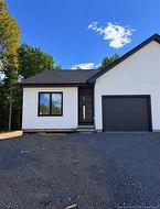 29 Terry Fox DR Oromocto, NB E2V 0P6