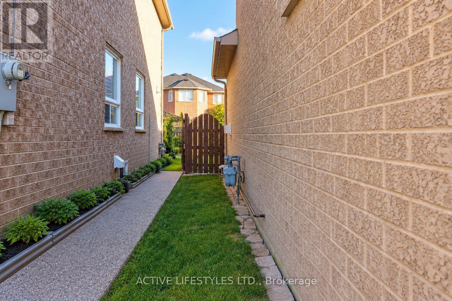 7647 Doverwood Drive, Mississauga, ON