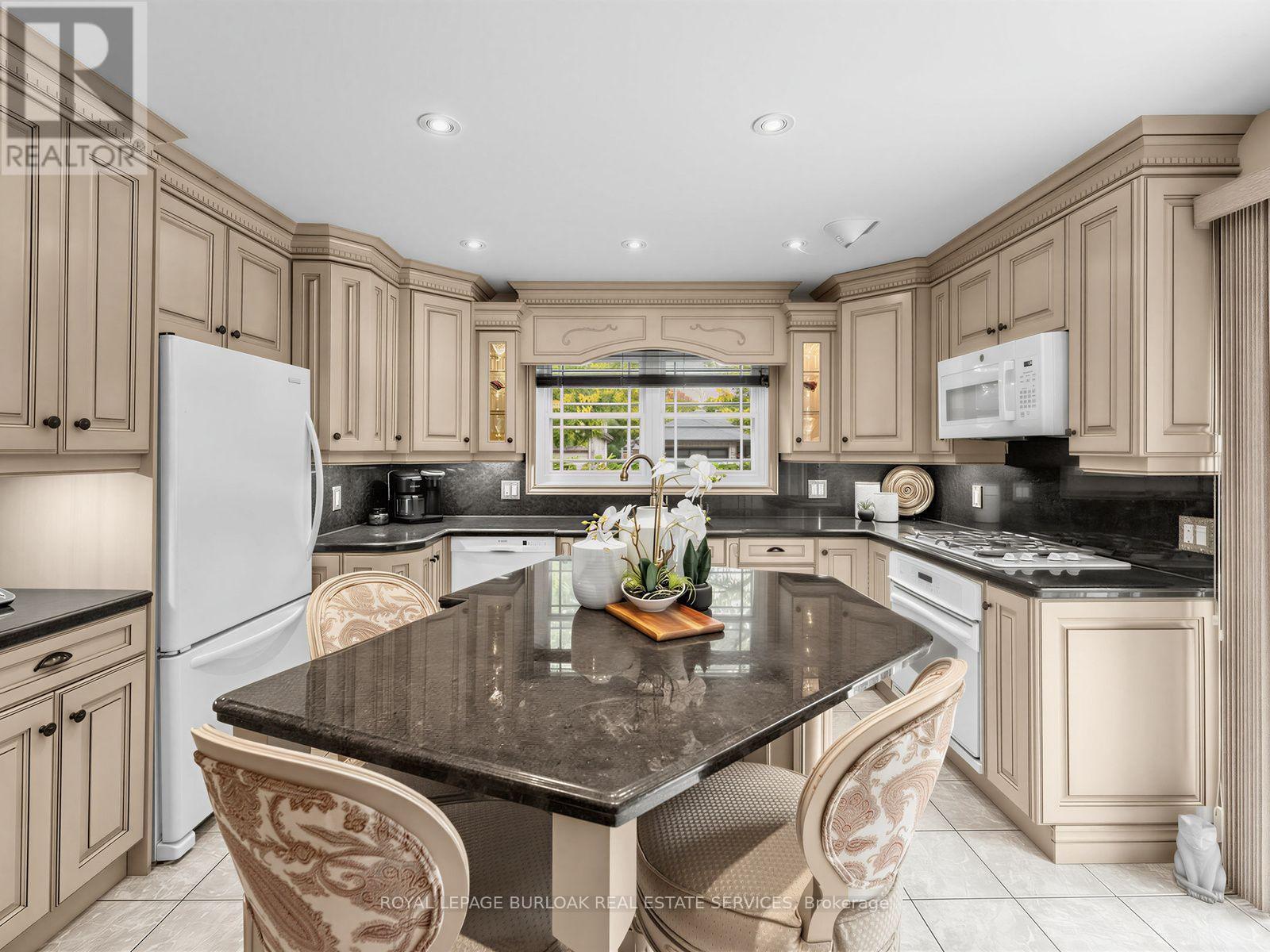 Custom Kitchen - 1259 Nathaniel Crescent, Burlington, ON