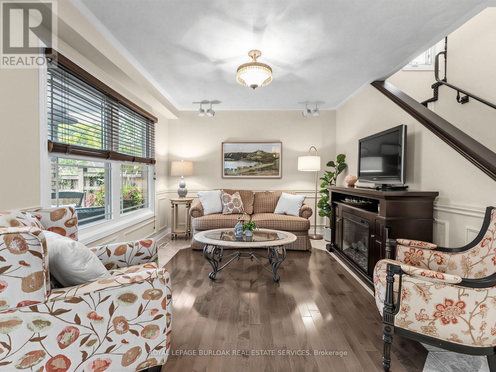 LR - could be set as Dining room off kitchen - 1259 Nathaniel Crescent, Burlington, ON