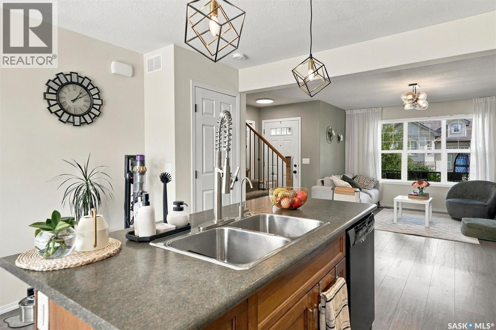 215 Coad Manor, Saskatoon, SK
