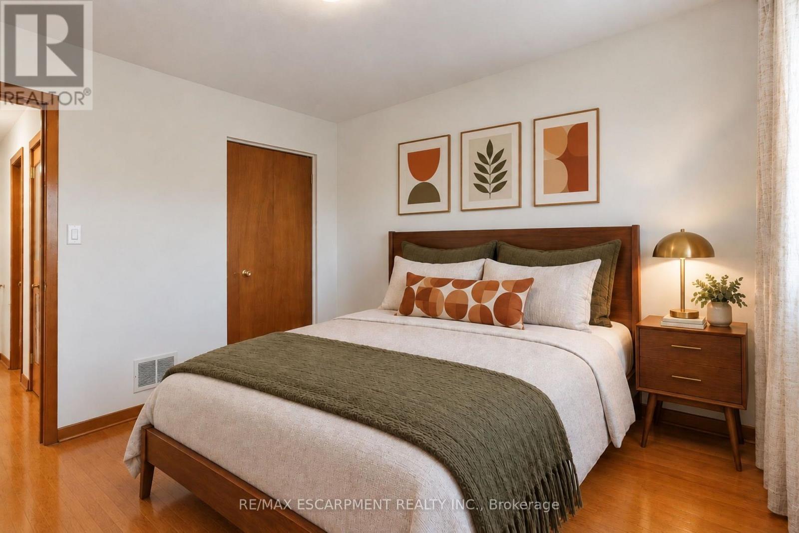 VIRTUALLY STAGED - 7566 Netherwood Road, Mississauga, ON