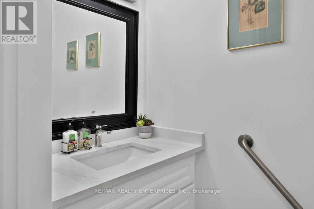 2 Piece Powder Room - 1634 Tipperary Court, Mississauga, ON