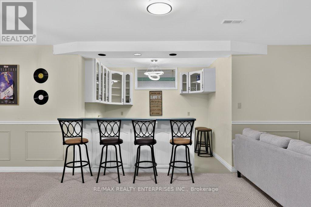 Wet Bar/ Secondary Kitchenette - 1634 Tipperary Court, Mississauga, ON