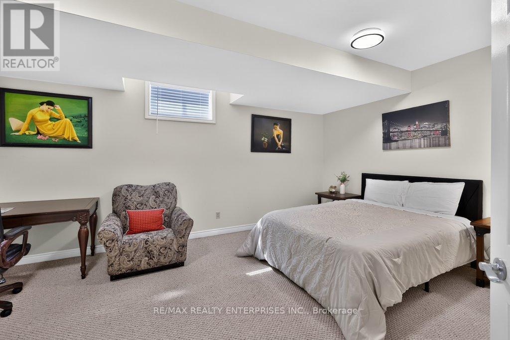 Bedroom 5 (Or In Law/Guest Suite), Double Closets - 1634 Tipperary Court, Mississauga, ON