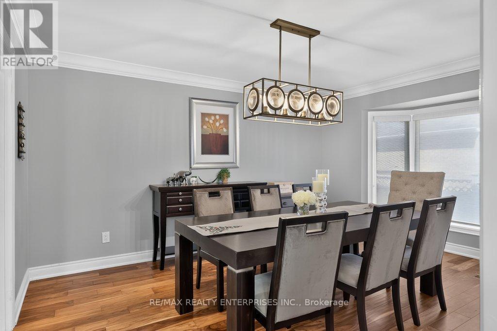 Dining Room, Bay Window, Open To Kitchen - 1634 Tipperary Court, Mississauga, ON