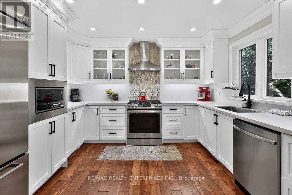 Hardwood Flooring, Gas Range - 1634 Tipperary Court, Mississauga, ON