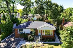 236 SOUTHVIEW ROAD Oakville, ON L6K 2P4