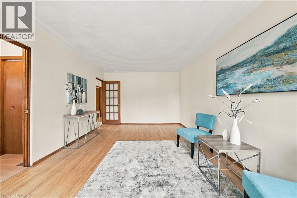 Hardwood flooring throughout, neutral wall tones, and crown molding - 662 Dynes Road, Burlington, ON