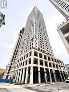 1005 - 30 ELM DRIVE W Mississauga, ON L5B 0N3