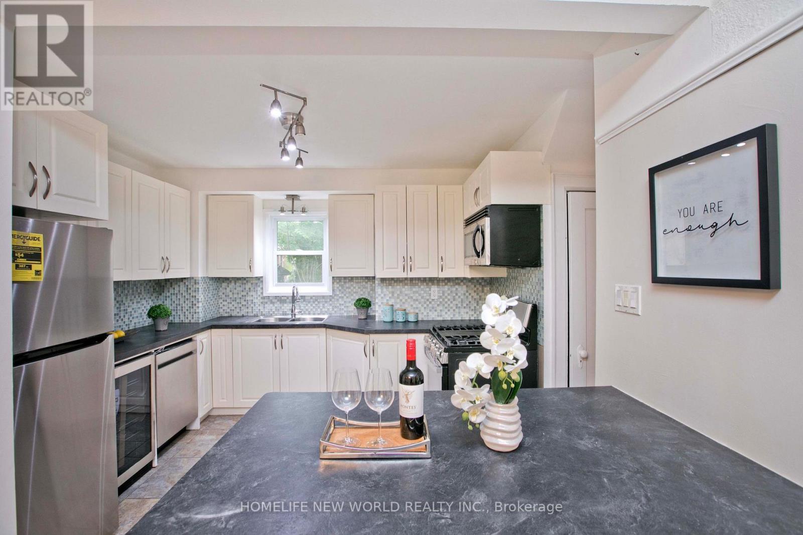 74 Haddon Avenue N, Hamilton, ON