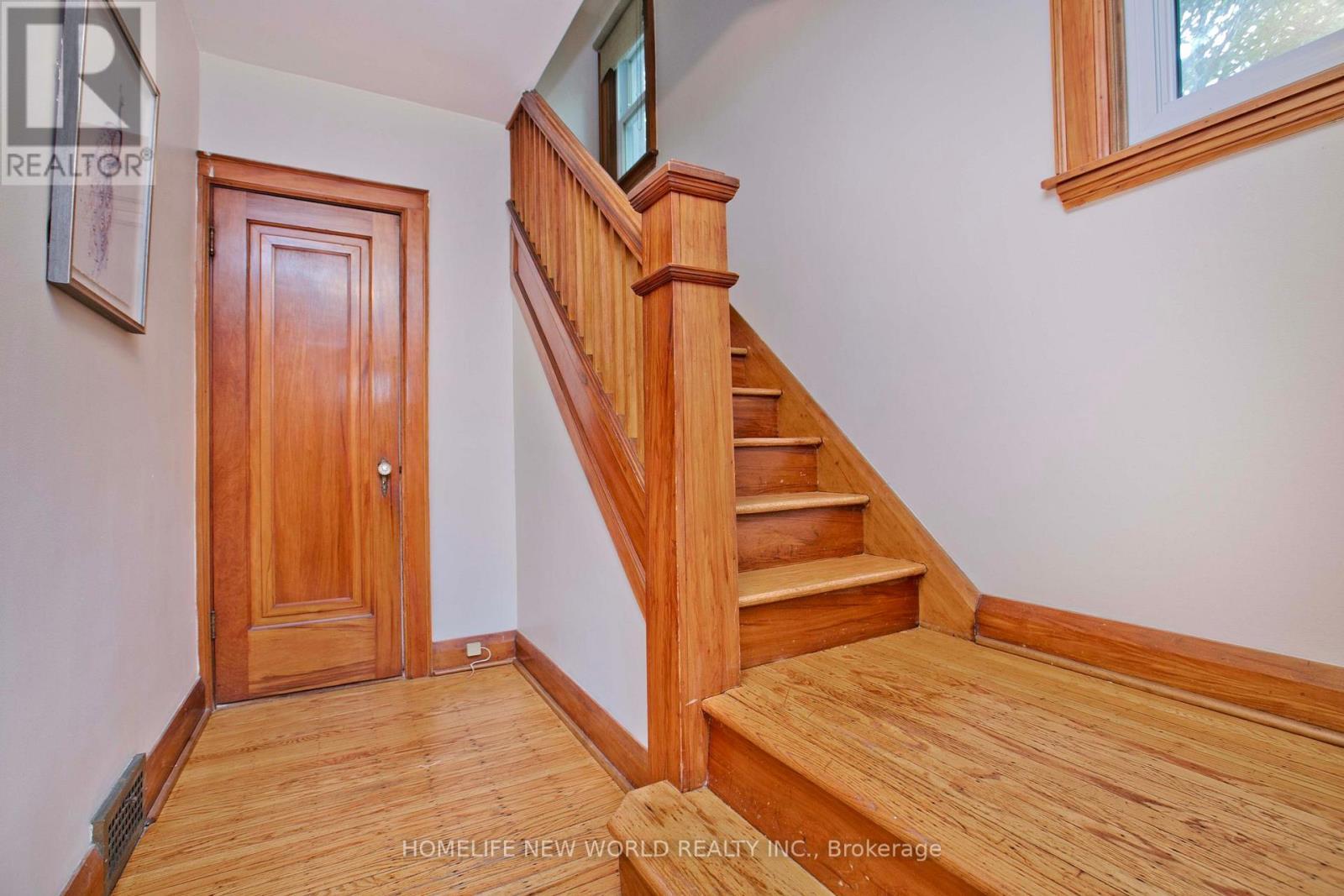 74 Haddon Avenue N, Hamilton, ON